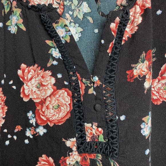 American Rag Womenʻs Black Floral Long Sleeve Blouse Small - Picture 6 of 7